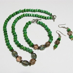 Emerald green and crystal bead necklace image 3