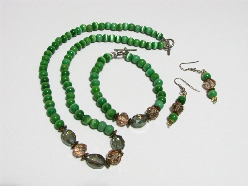 Emerald green and crystal bead necklace image 3