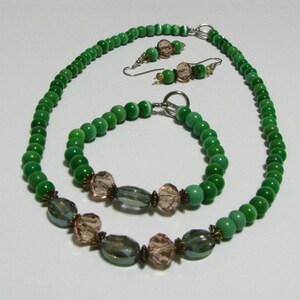 Emerald green and crystal bead necklace image 4