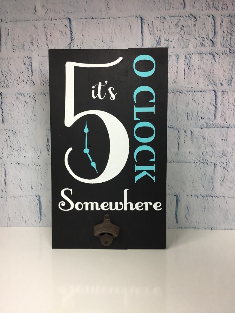 Targa in metallo con scritta in inglese It's Five O'clock Somewhere, decorazione da parete, per soggiorno, cucina, ara, pappagallo, animale domestico, regalo, per negozio, 30,5 x 45,7 cm