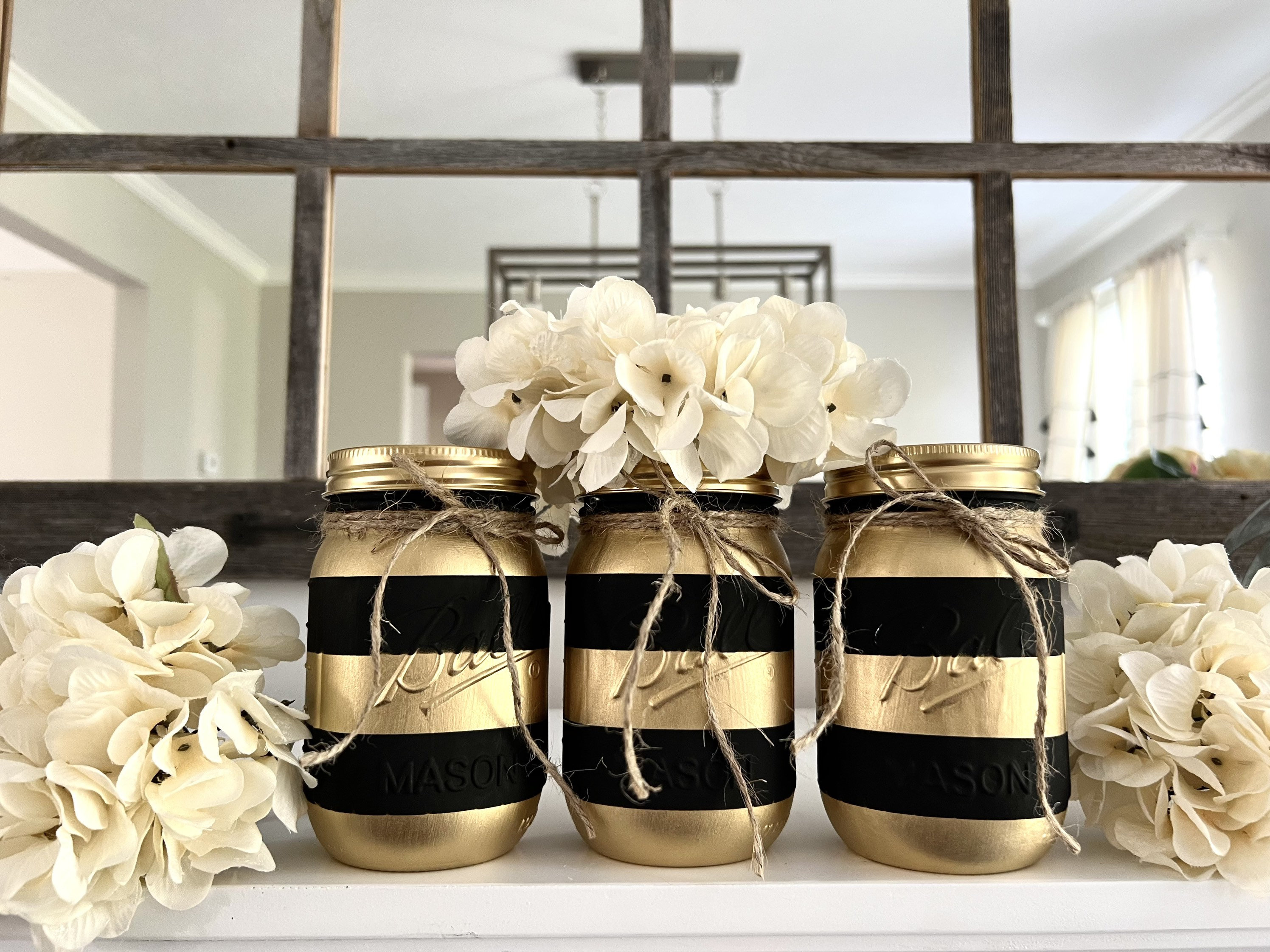 Gold Head Table Centerpiece at Black, White and Gold Themed Party Stock  Image - Image of center, arrangement: 110793927