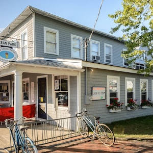 Ocean Park Ice Cream Shop