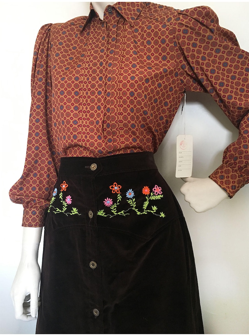 Hippie chick embroidered maxi 1970s velvety button down skirt boho style 70s skirt crouched flower skirt