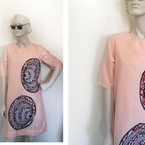 Vintage abstract appliqué shift dress // Peach pink modern art dress with 3/4 length sleeve and keyhole back // 1960s homemade mcm dress