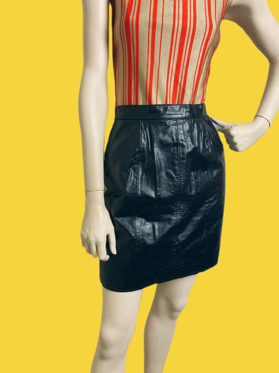 Vintage 80s sexy black leather mini skirt // Meta… - image 3