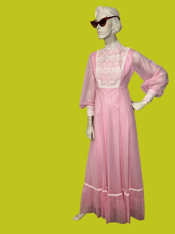 Vintage 60s Pink daisy lace Prairie gown  // Gunn… - image 5