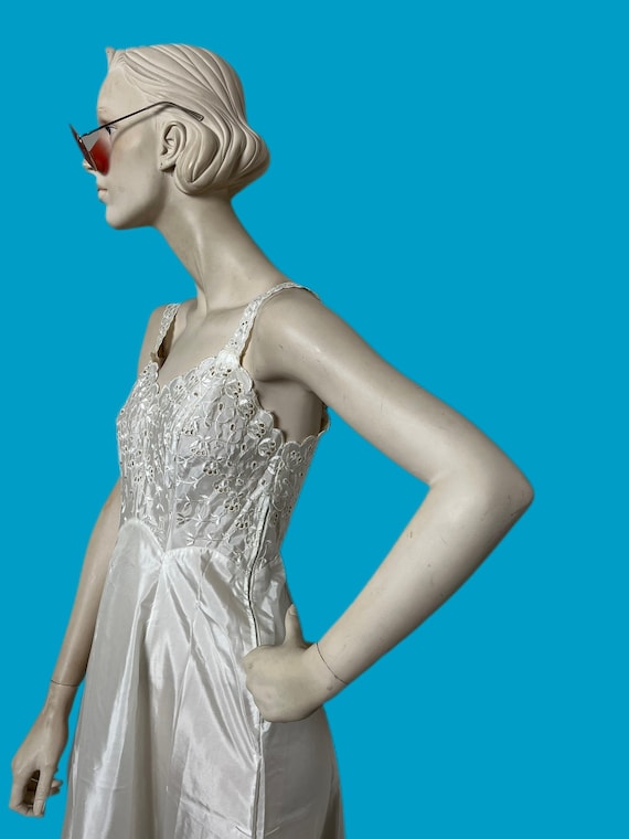 Vintage 1950s lacy slip dress// white dressing go… - image 7