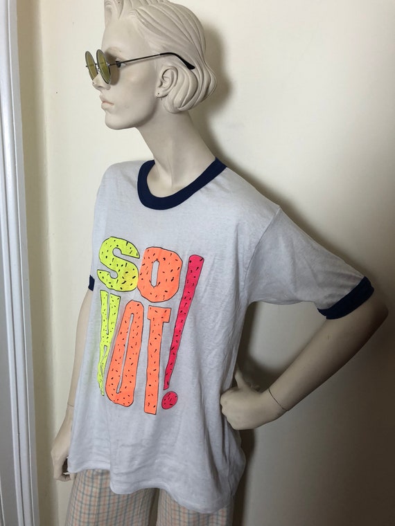 1980s "SO HOT!" Graphic ringer tee// Neon 80s pap… - image 5