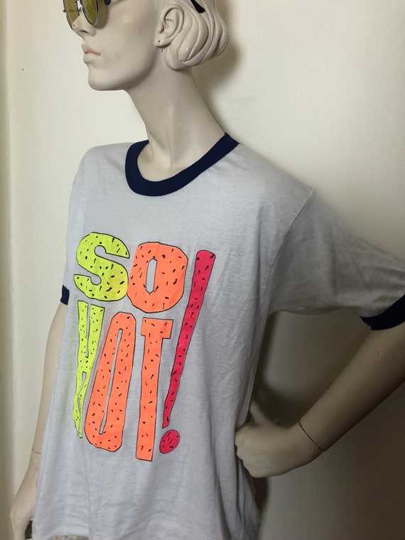 1980s "SO HOT!" Graphic ringer tee// Neon 80s pap… - image 2