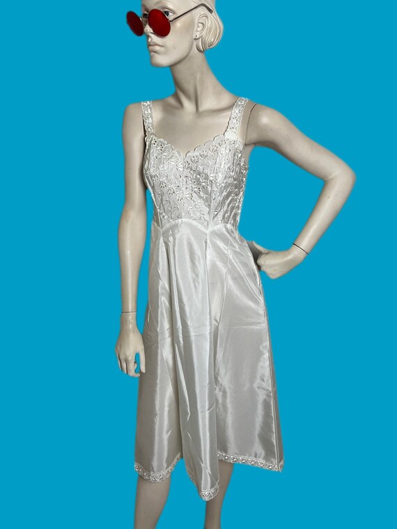 Vintage 1950s lacy slip dress// white dressing go… - image 4