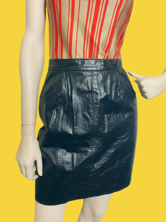 Vintage 80s sexy black leather mini skirt // Meta… - image 4