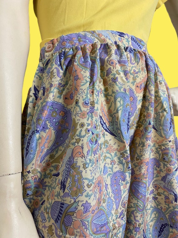 Vintage 60s Periwinkle paisley slip skirt. Bird p… - image 6