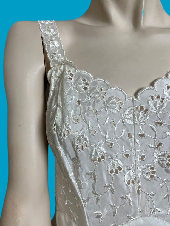 Vintage 1950s lacy slip dress// white dressing go… - image 5