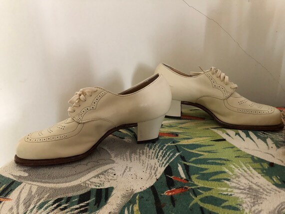 Vtg 1960s creamy mod oxford pumps //Hand crafted … - image 4