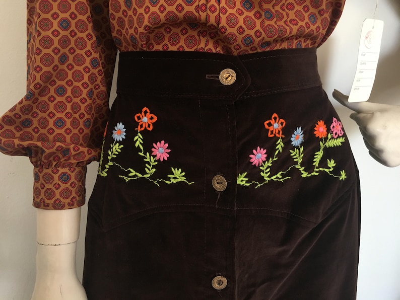 Hippie chick embroidered maxi 1970s velvety button down skirt boho style 70s skirt crouched flower skirt