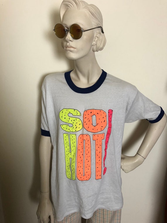 1980s "SO HOT!" Graphic ringer tee// Neon 80s pap… - image 4