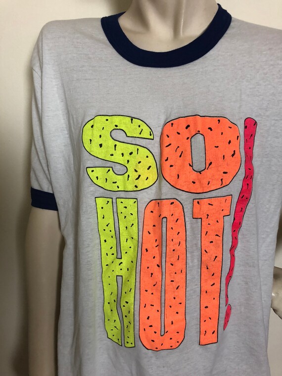 1980s "SO HOT!" Graphic ringer tee// Neon 80s pap… - image 3
