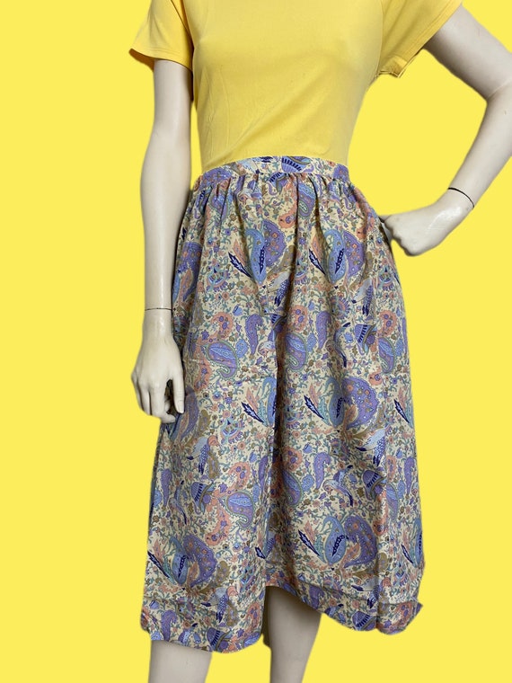 Vintage 60s Periwinkle paisley slip skirt. Bird p… - image 3