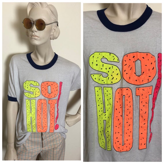 1980s "SO HOT!" Graphic ringer tee// Neon 80s pape