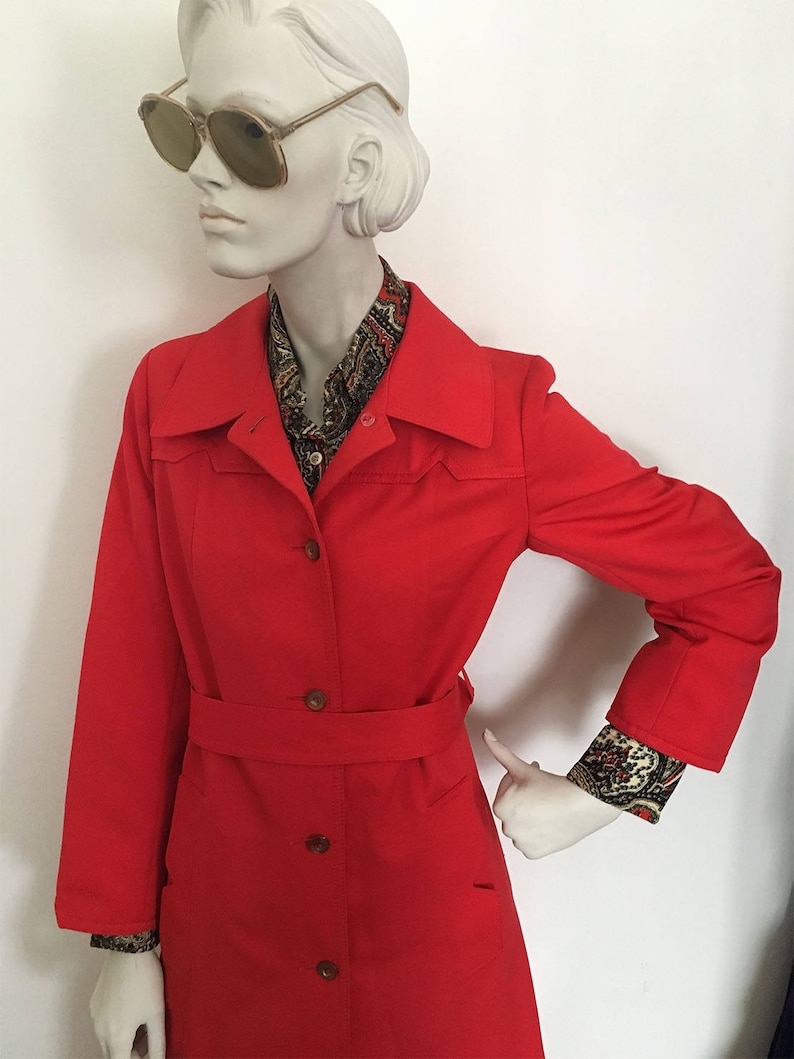 MOD cherry red trench coat Notched pockets and jumbo butterfly collar button down trench duster size M