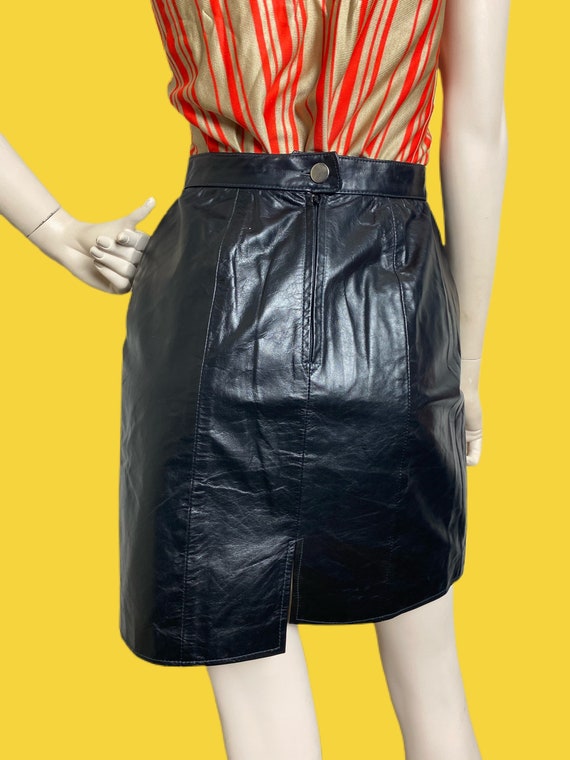 Vintage 80s sexy black leather mini skirt // Meta… - image 5