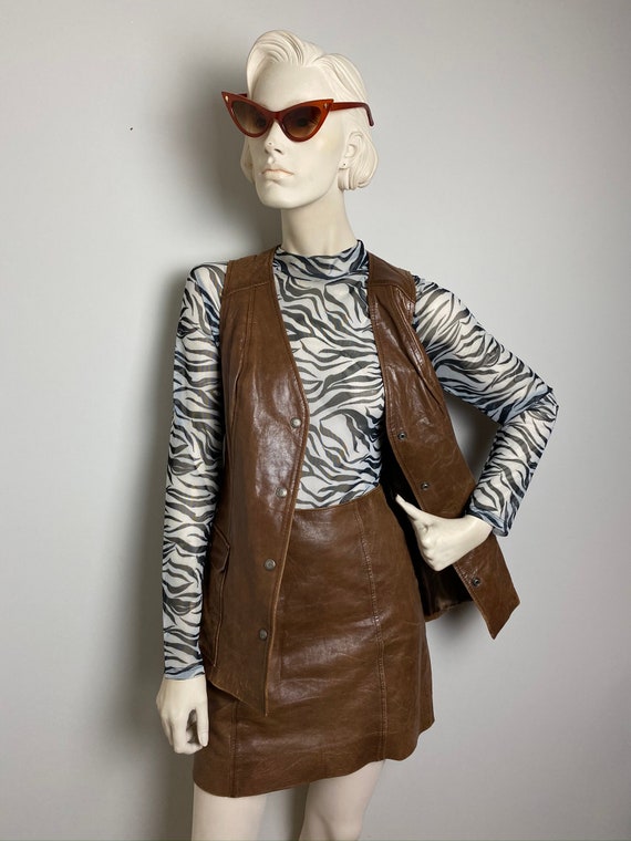 Designer 70s VtG Leather skirt suit // Saks Fifth… - image 4