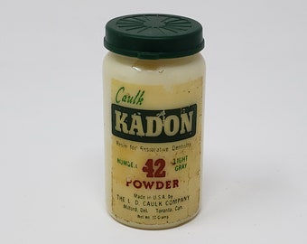 Kadon 42 poudre résine gris clair pour la dentisterie restauratrice - bouteille d’approvisionnement dentaire vintage - vide avec des résidus - Bouchon en plastique - Après la Seconde Guerre mondiale