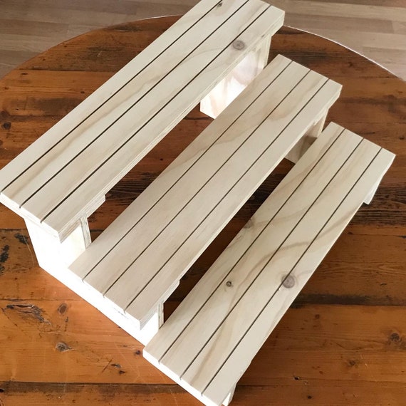 Tiered sale display shelf