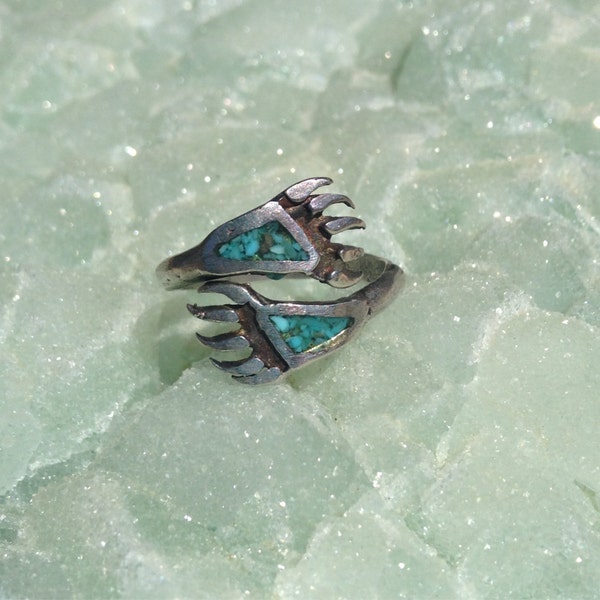 Small Native American Bear Claw Turquoise inlay Ring size 5 - 6 1/2