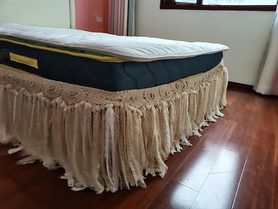 Crochet bed skirt king hotsell