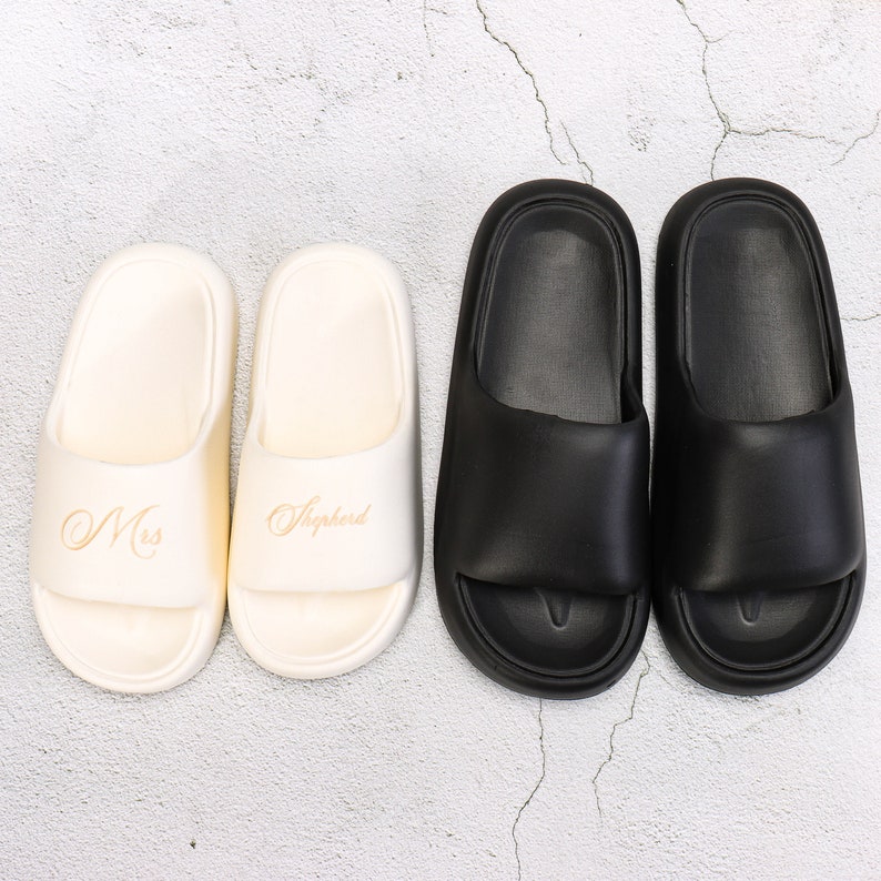 gravierte Groomsmen personalisierte Slipper Schaum Haus Schuhe Brautjungfer Junggesellinnenabschied Geschenk Hochzeit Beach Spa Sleepover Slides Sandalen Bild 8