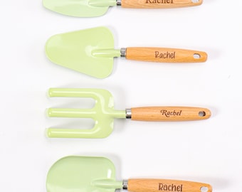 Juego de 4 herramientas de jardinería personalizadas, kit de herramientas de jardín con mango de madera, regalos de jardinería, suministros de plantación para exteriores e interiores.
