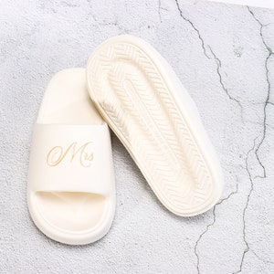 gravierte Groomsmen personalisierte Slipper Schaum Haus Schuhe Brautjungfer Junggesellinnenabschied Geschenk Hochzeit Beach Spa Sleepover Slides Sandalen Bild 7