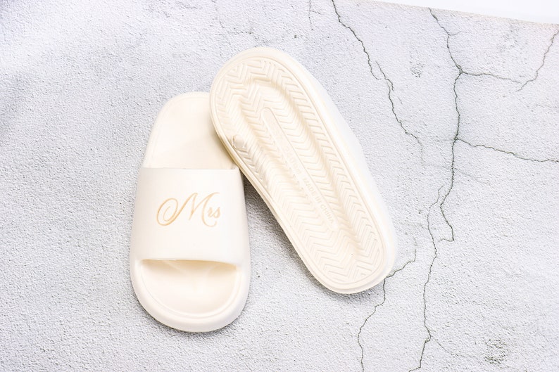 gravierte Groomsmen personalisierte Slipper Schaum Haus Schuhe Brautjungfer Junggesellinnenabschied Geschenk Hochzeit Beach Spa Sleepover Slides Sandalen Bild 7