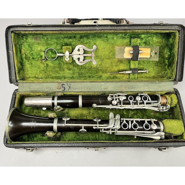 Vintage 1901 C.G. Conn Bb Clarinet & Case Elkhart Indiana