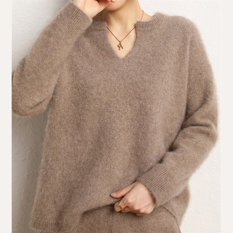 Women's pullover crafted from 100% pure cashmere image 4