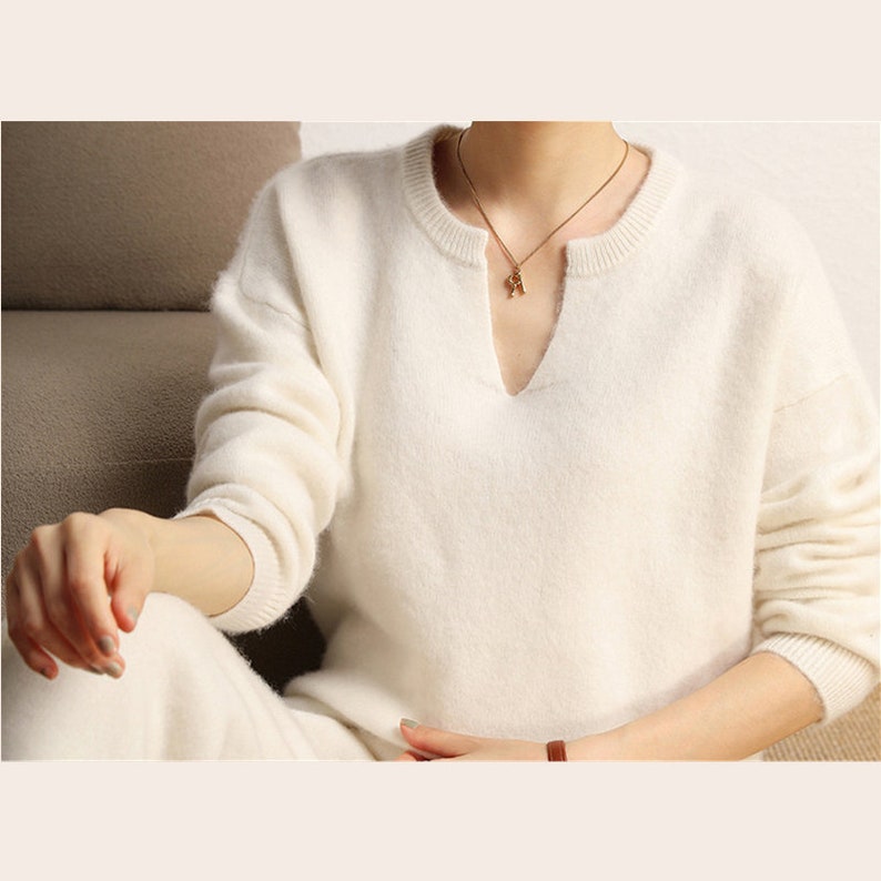 Women's pullover crafted from 100% pure cashmere image 3