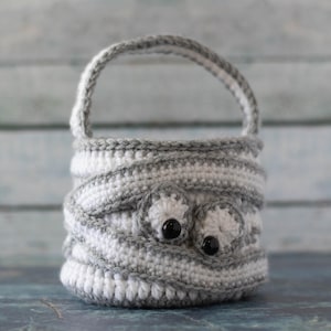 Halloween CROCHET PATTERN instant download -  Crochet Mummy Bag Crochet Trick or Treat Bag