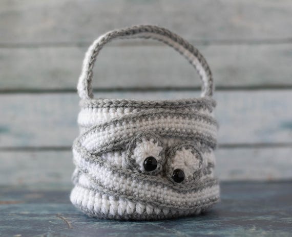 Halloween CROCHET PATTERN instant download -  Crochet Mummy Bag Crochet Trick or Treat Bag