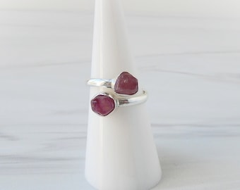 Anillos de rubí en plata de ley • Anillos de rubí en bruto en plata de ley • Joyas con piedra natal de julio • Regalo para ella • Anillos de piedras preciosas en bruto • Regalo para fiestas