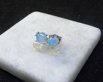 Ethiopische Opal Oorbellen, Sterling Silver Opal Oorbellen, Ethiopische Opal Stud Oorbellen, Oktober Birthstone Oorbellen, Gemstone Appeal, GSA