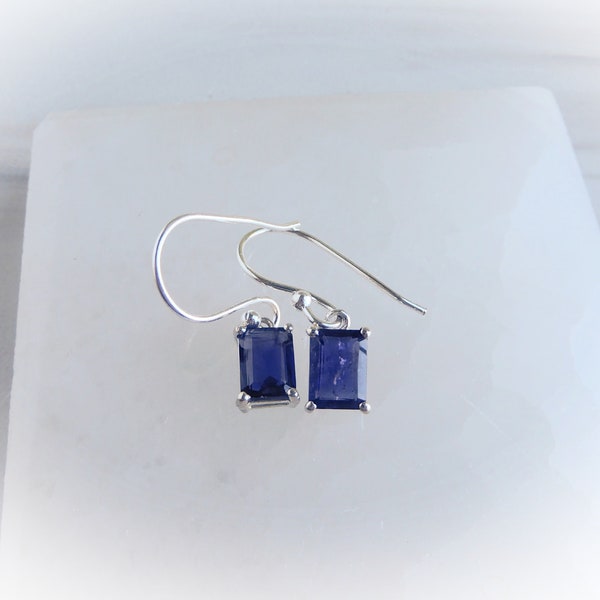 Boucles d'oreilles Iolite, Boucles d'oreilles Iolite violettes en argent sterling, Boucles d'oreilles pendantes Iolite, Boucles d'oreilles suspendues avec pierres précieuses, Charme de pierres précieuses, GSA