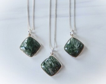 Necklace Pendant Natural Green Seraphinite 38x21x8mm Size Lady Woman Female Crystal Jewelry Water Shape Gemstone Pendant Necklace Pendant Natural Green Seraphinite 38x21x8mm Size Lady Woman Female Crystal Jewelry Water Shape Gemstone Pendant