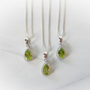 Peridot Halskette Sterling Silber • August Birthstone Schmuck • Kristall Schmuck • Geschenk für Kristall Liebhaber • Geburtstagsgeschenk • Peridot mit CZ&#39;s