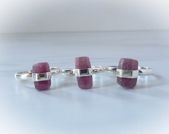 Rubin Ringe Sterling Silber • Rubin Ringe • Sterling Roher Rubin Ringe • Juli Geburtsstein • Geschenk für Sie • Rohedelstein Ringe • Geburtstagsgeschenk