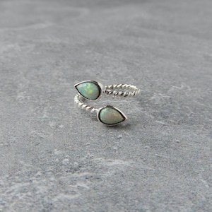 Anel ajustável de prata esterlina com opala branca • Anel ajustável de prata esterlina com opala azul • Anel de opala de prata esterlina • Anel com pedra de nascimento de outubro