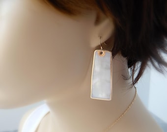 Paire De Boucles D'oreilles Avec Perles – Modèle 114-48/A0-88, Occasion, Parfaites Pour Un Look élégant