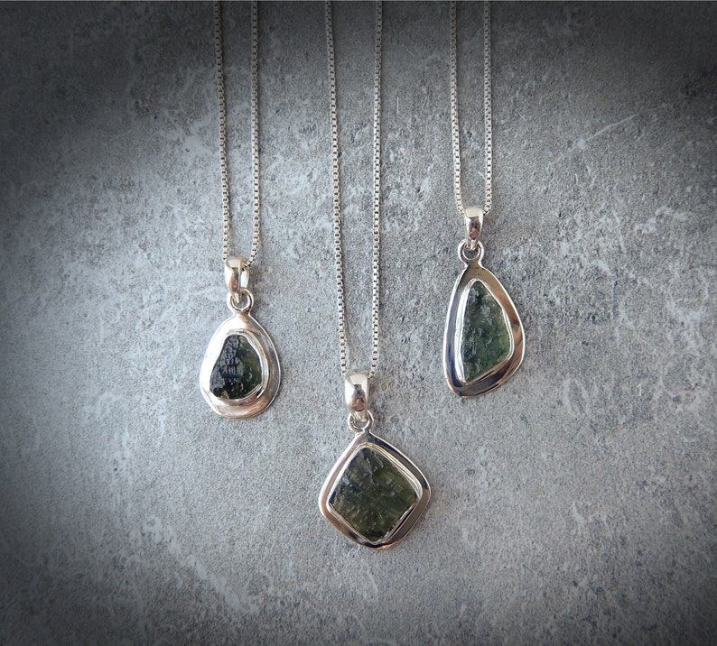 Moldavite Necklace, Raw Green Gemstone, Sterling Silver Authentic Meteorite Necklace, Genuine Moldavite, Healing Stone, GemStoneAppeal, GSA 画像 1