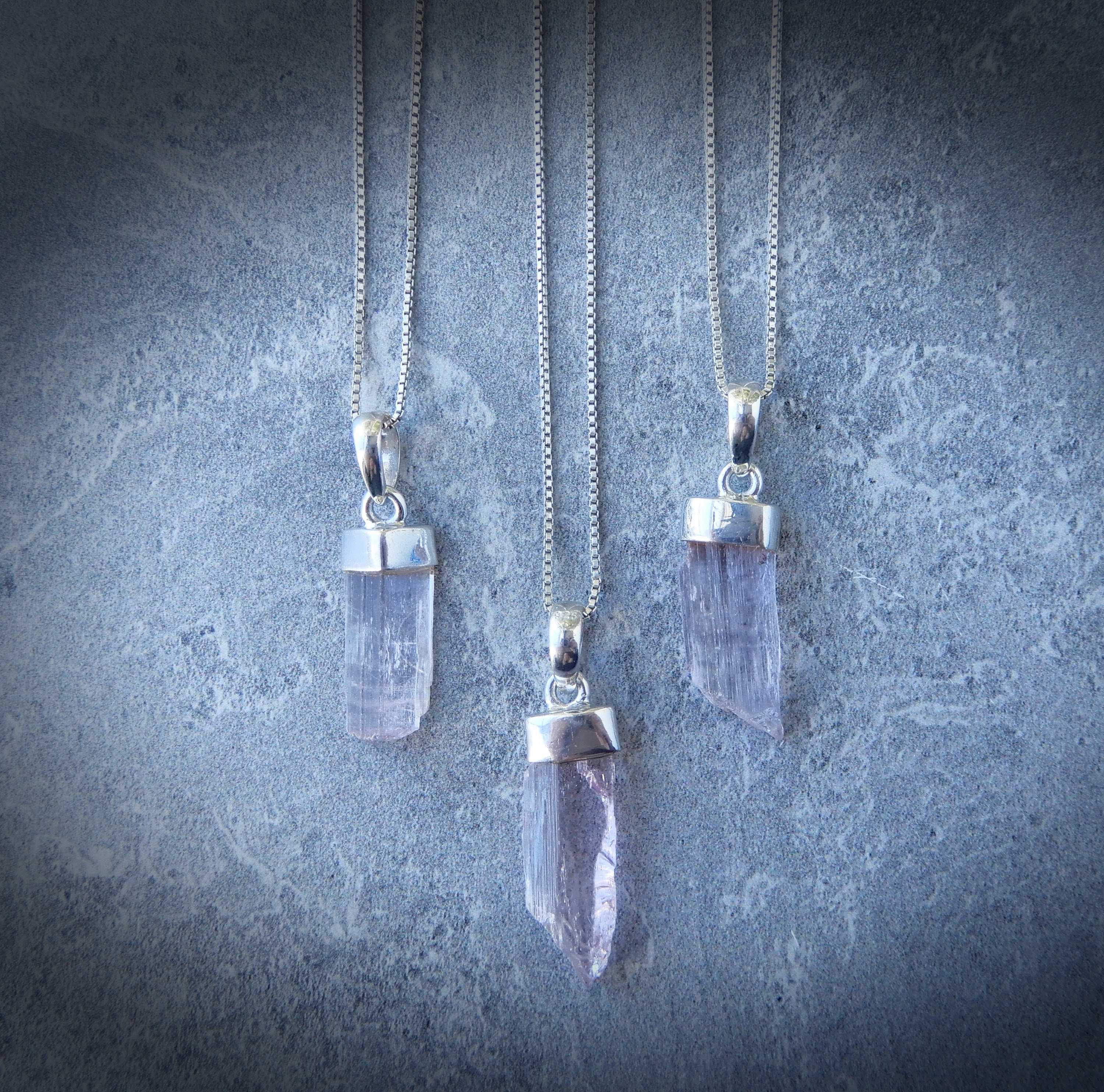 Collana Siciliana Fiore in Ceramica con Kunzite Lavanda e Perle
