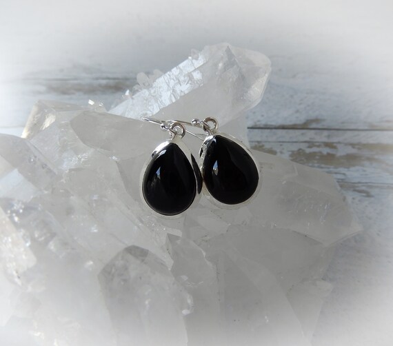 Onyx dangle earrings deals